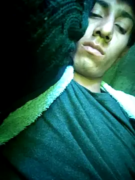 Snapshot of alexander32r chatting on 12.23.25 alexander32r online show from 12.23.25