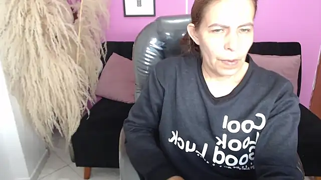 Snapshot of Milf_karlye chatting on 09.21.25 Milf karlye online show from 09.21.25