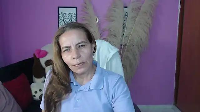 Snapshot of Milf_karlye chatting on 10.08.25 Milf karlye online show from 10.08.25