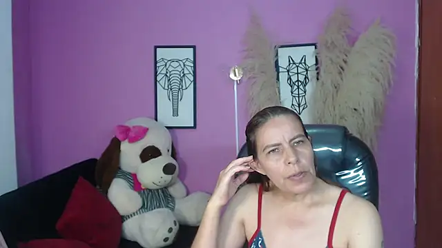 Snapshot of Milf_karlye chatting on 10.12.25 Milf karlye online show from 10.12.25