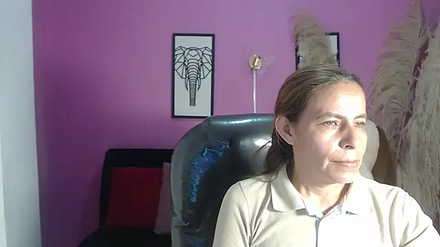 Snapshot of Milf_karlye chatting on 10.30.25 Milf karlye online show from 10.30.25