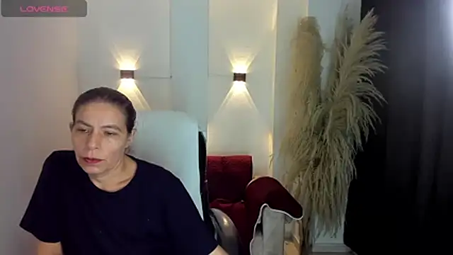 Snapshot of Milf_karlye chatting on 06.22.26 Milf karlye online show from 06.22.26