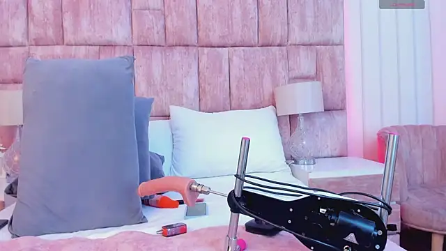 Snapshot of MonserratPeters chatting on 03.22.25 MonserratPeters online show from 03.22.25