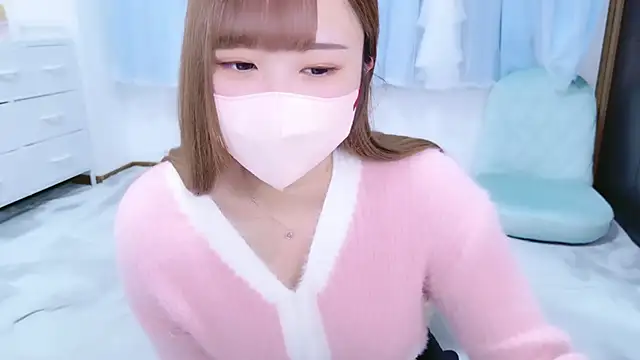 Snapshot of MAIKA_pyon chatting on 10.14.25 MAIKA pyon online show from 10.14.25