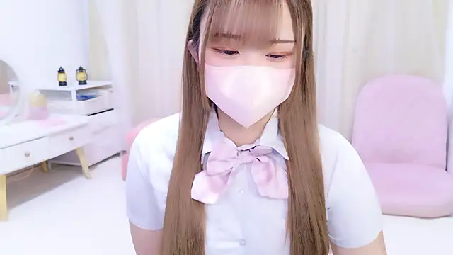 Snapshot of MAIKA_pyon chatting on 10.20.25 MAIKA pyon online show from 10.20.25