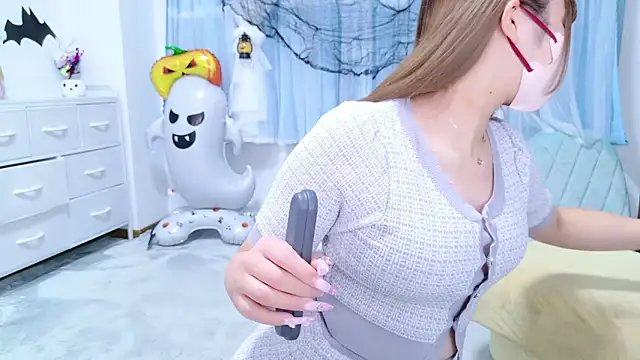 Snapshot of MAIKA_pyon chatting on 10.26.25 MAIKA pyon online show from 10.26.25