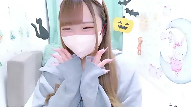 Snapshot of MAIKA_pyon chatting on 11.01.25 MAIKA pyon online show from 11.01.25