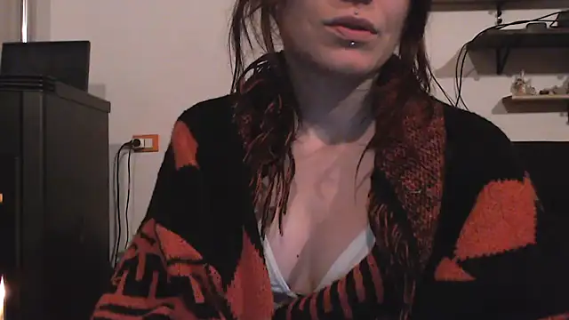 Snapshot of complicata_mente chatting on 12.16.24 complicata mente online show from 12.16.24