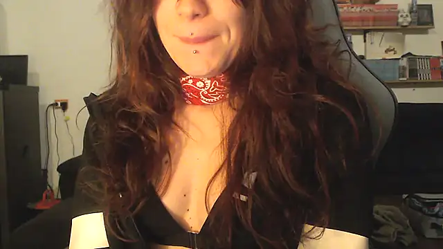 Snapshot of complicata_mente chatting on 12.23.24 complicata mente online show from 12.23.24