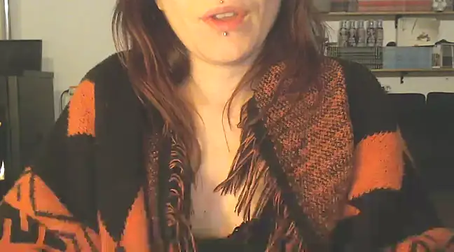 Snapshot of complicata_mente chatting on 12.25.24 complicata mente online show from 12.25.24