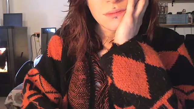 Snapshot of complicata_mente chatting on 01.11.25 complicata mente online show from 01.11.25