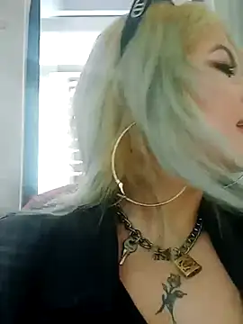 HollyWould   online show from 09.11.25