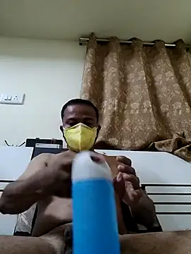 Snapshot of Punekarmanoj97 chatting on 03.18.25 Punekarmanoj97 online show from 03.18.25