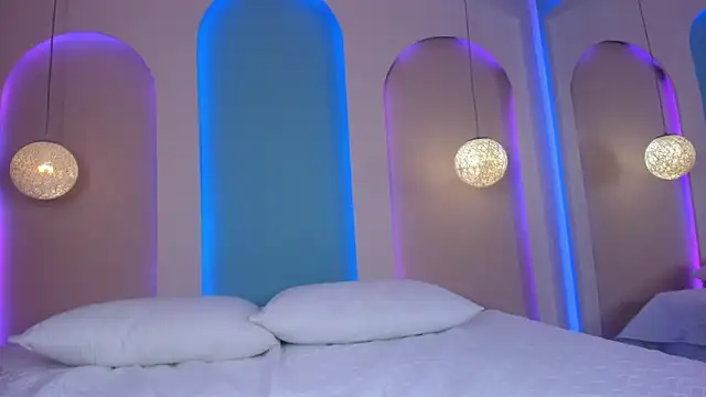 SaraWesst online show from 02.28.25
