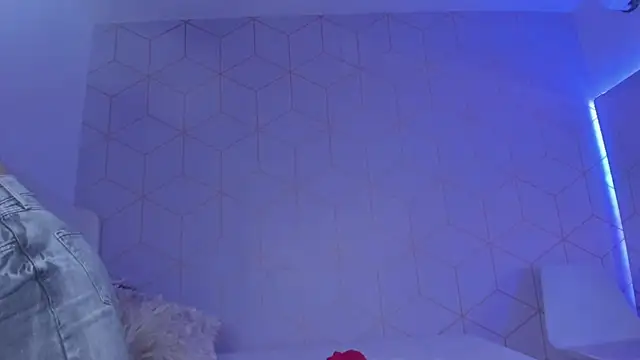 SaraWesst online show from 03.04.25