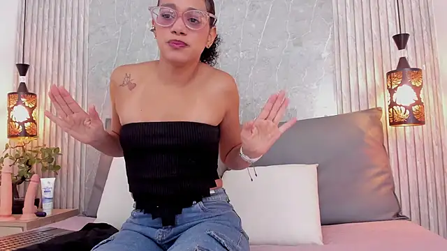 Snapshot of Alahia_Baiter chatting on 12.22.24 Alahia Baiter online show from 12.22.24