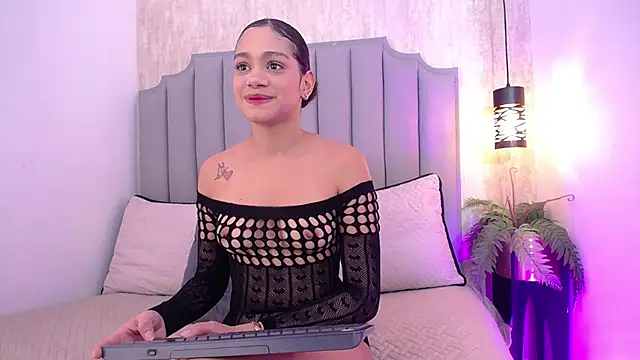 Snapshot of Alahia_Baiter chatting on 02.23.25 Alahia Baiter online show from 02.23.25