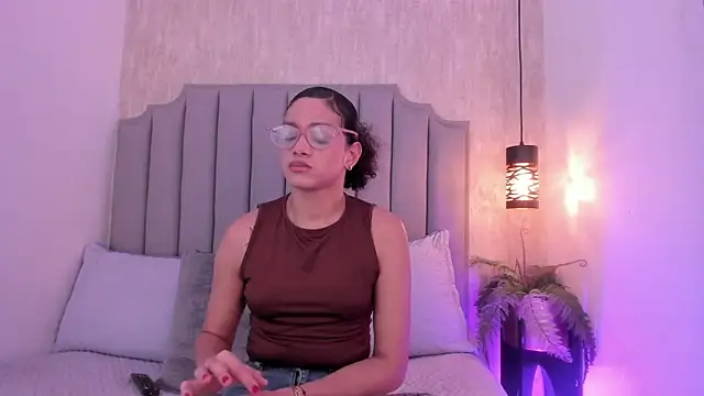 Snapshot of Alahia_Baiter chatting on 03.05.25 Alahia Baiter online show from 03.05.25