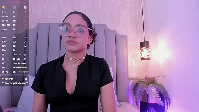 Snapshot of Alahia_Baiter chatting on 03.07.25 Alahia Baiter online show from 03.07.25