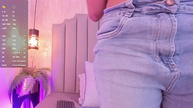 Snapshot of Alahia_Baiter chatting on 03.10.25 Alahia Baiter online show from 03.10.25