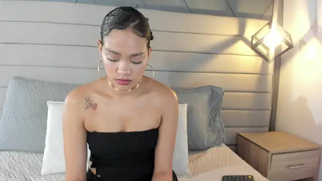 Snapshot of Alahia_Baiter chatting on 03.12.25 Alahia Baiter online show from 03.12.25