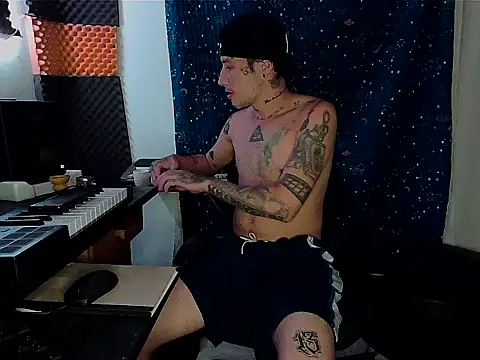 Snapshot of patrik_tattoo_ chatting on 02.26.25 patrik tattoo online show from 02.26.25