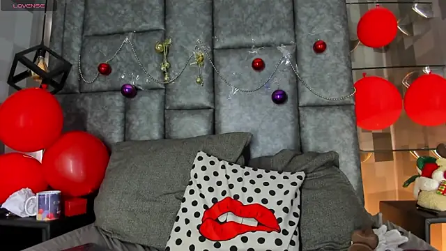 Snapshot of Corina_Taylor_ chatting on 12.24.24 Corina Taylor  online show from 12.24.24