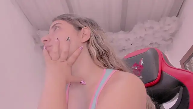 Lauu G online show from 10.04.25