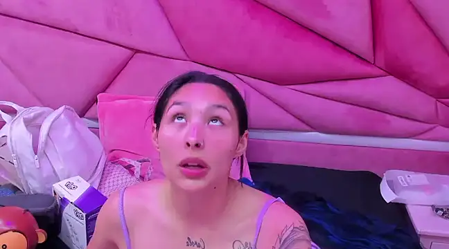 ChloeeTompson  online show from 03.05.25