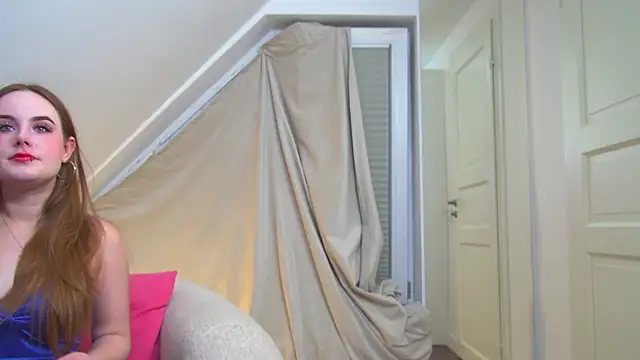 Snapshot of DanaDrake chatting on 10.04.25 DanaDrake online show from 10.04.25