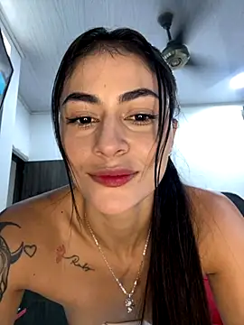 Snapshot of emilie_xx_ chatting on 09.29.25 emilie xx  online show from 09.29.25