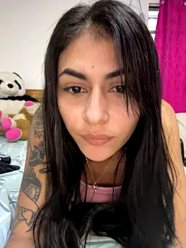 Snapshot of emilie_xx_ chatting on 10.01.25 emilie xx  online show from 10.01.25