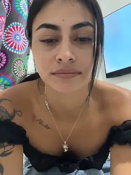 Snapshot of emilie_xx_ chatting on 10.06.25 emilie xx  online show from 10.06.25