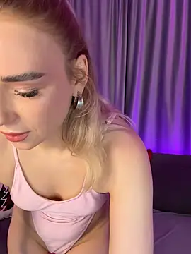 Snapshot of Eva_Millss chatting on 12.16.24 Eva Millss online show from 12.16.24