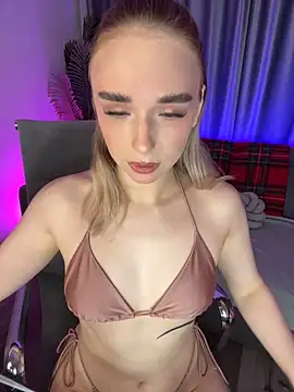 Snapshot of Eva_Millss chatting on 12.20.24 Eva Millss online show from 12.20.24