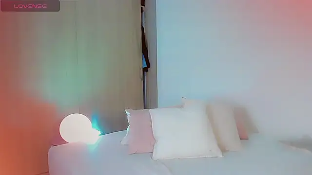 DanniLee  online show from 04.17.26