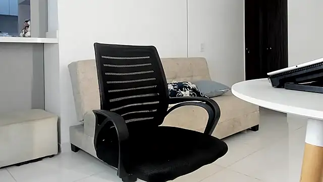 Snapshot of JuanDiegoKing chatting on 10.23.25 JuanDiegoKing online show from 10.23.25