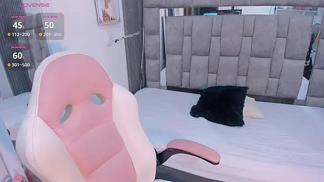 zulyjones online show from 04.06.26