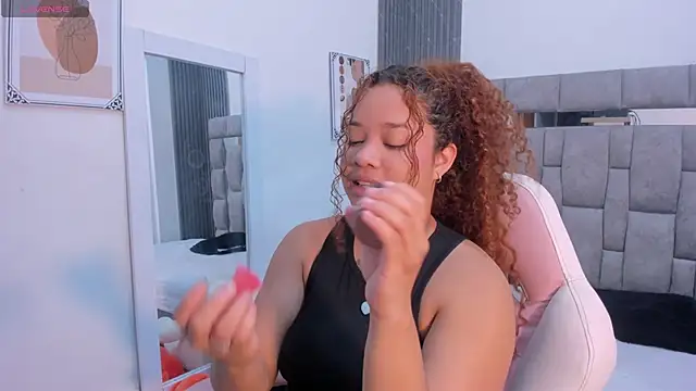 zulyjones online show from 04.14.26