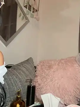 Snapshot of mrs_skinny_goddess chatting on 01.27.25 mrs skinny goddess online show from 01.27.25