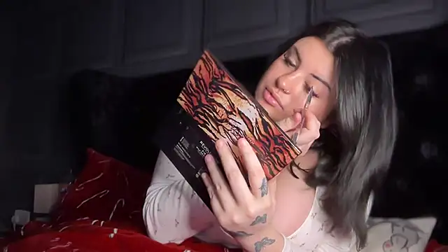 Snapshot of curvybabesx1 chatting on 11.27.25 curvybabesx1 online show from 11.27.25