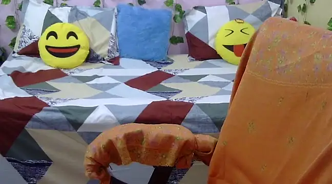 Snapshot of Bold_Pooja chatting on 02.04.25 Bold Pooja online show from 02.04.25