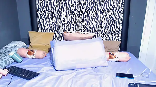 KinkyTall85 online show from 02.25.25