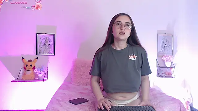 Snapshot of centaurigirl chatting on 12.08.24 centaurigirl online show from 12.08.24