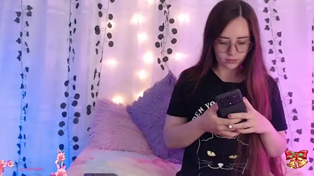 Snapshot of centaurigirl chatting on 12.31.24 centaurigirl online show from 12.31.24