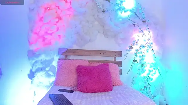 Snapshot of centaurigirl chatting on 02.04.25 centaurigirl online show from 02.04.25