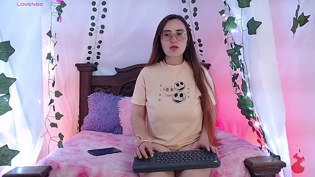 Snapshot of centaurigirl chatting on 02.10.25 centaurigirl online show from 02.10.25