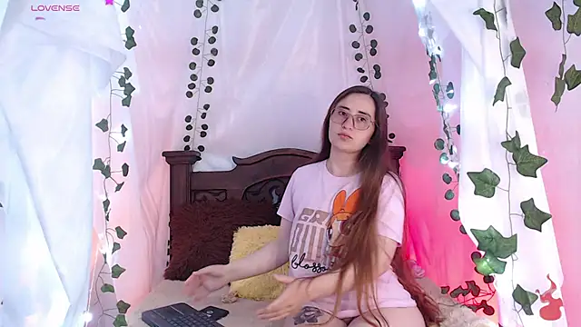 Snapshot of centaurigirl chatting on 02.24.25 centaurigirl online show from 02.24.25