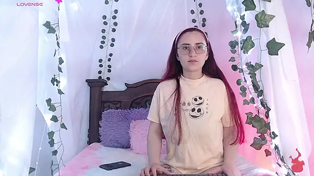 Snapshot of centaurigirl chatting on 03.10.25 centaurigirl online show from 03.10.25