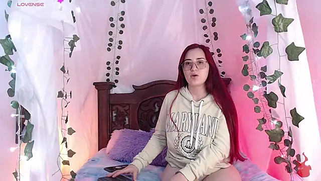 Snapshot of centaurigirl chatting on 03.19.25 centaurigirl online show from 03.19.25